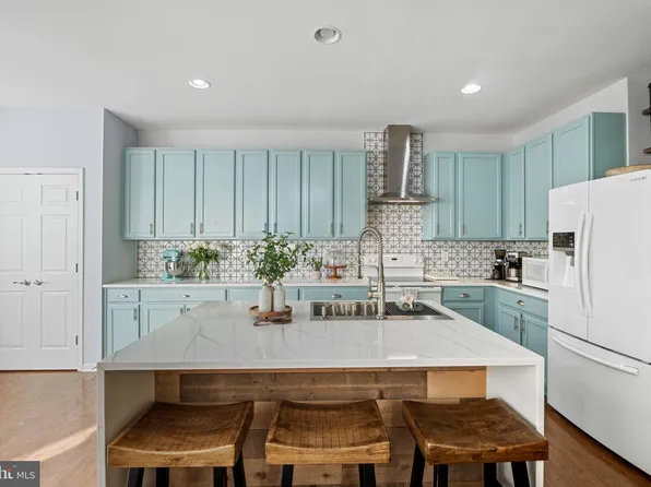 21360 Shady Wood Ter, Ashburn, VA 20148