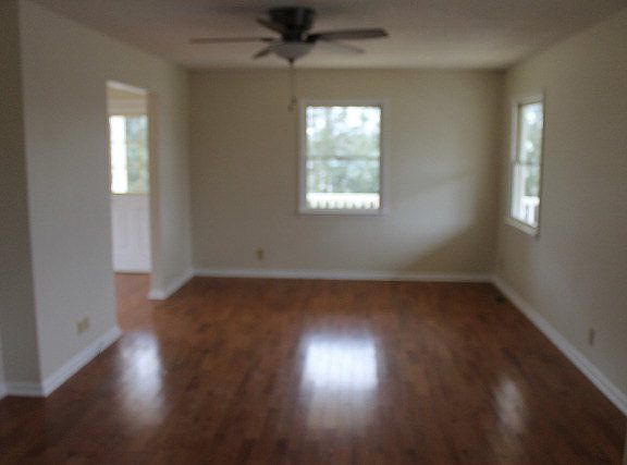 3rd image of 530 Cherry Hill Dr