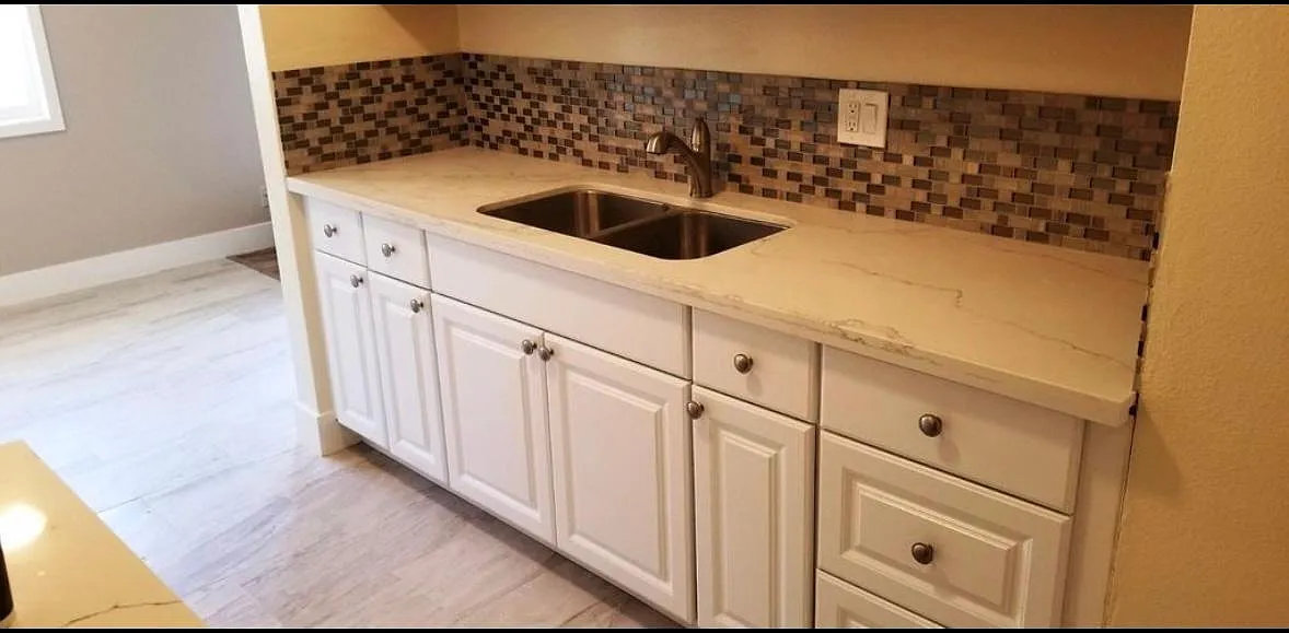2 bed, 850 sqft, $2,300 — Photo 2