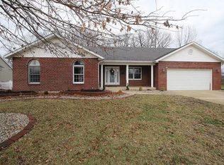 5211 Foxglove Ln, Godfrey, IL 62035