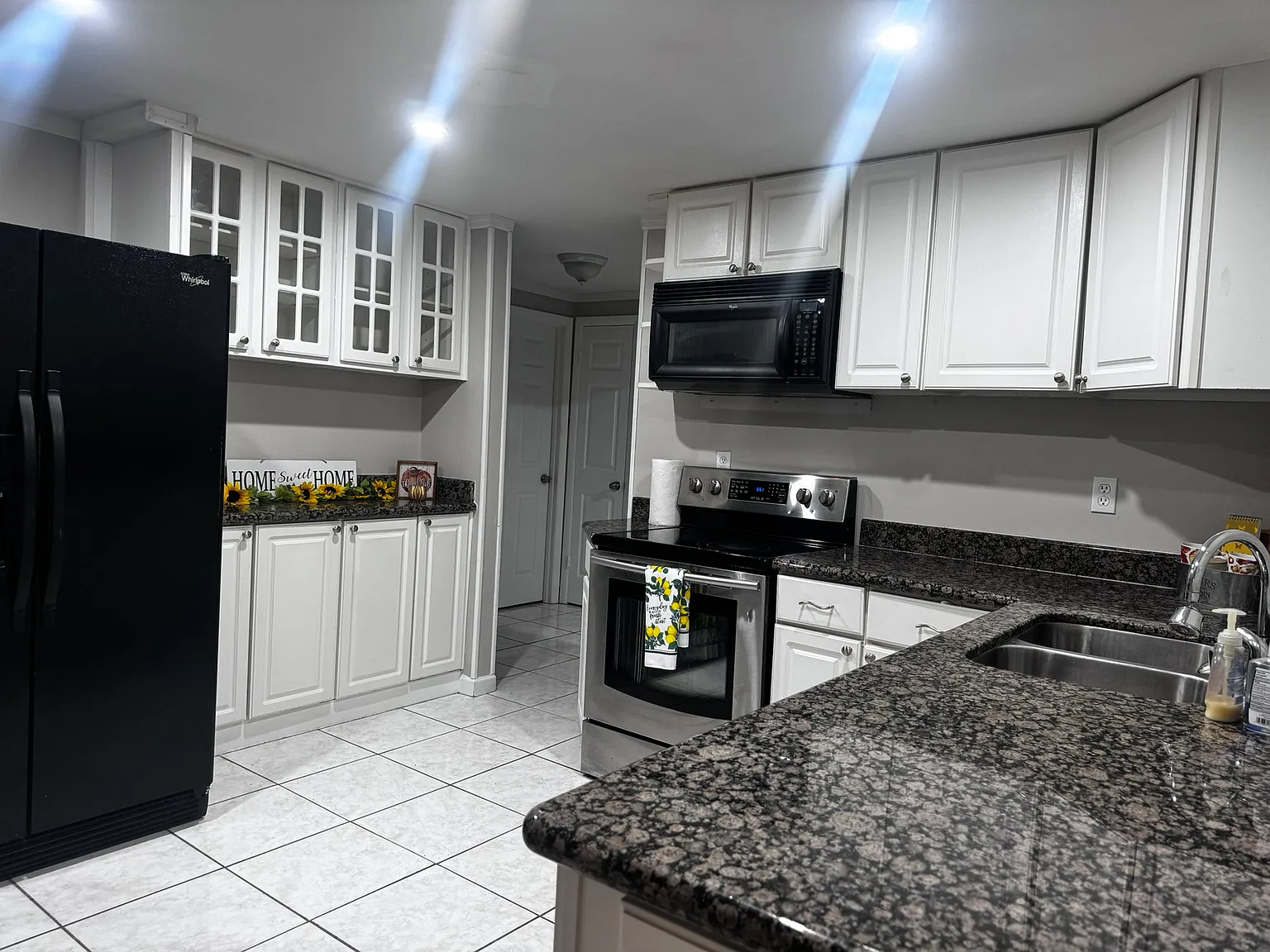 3 bed, 1352 sqft, $1,776 — Photo 3