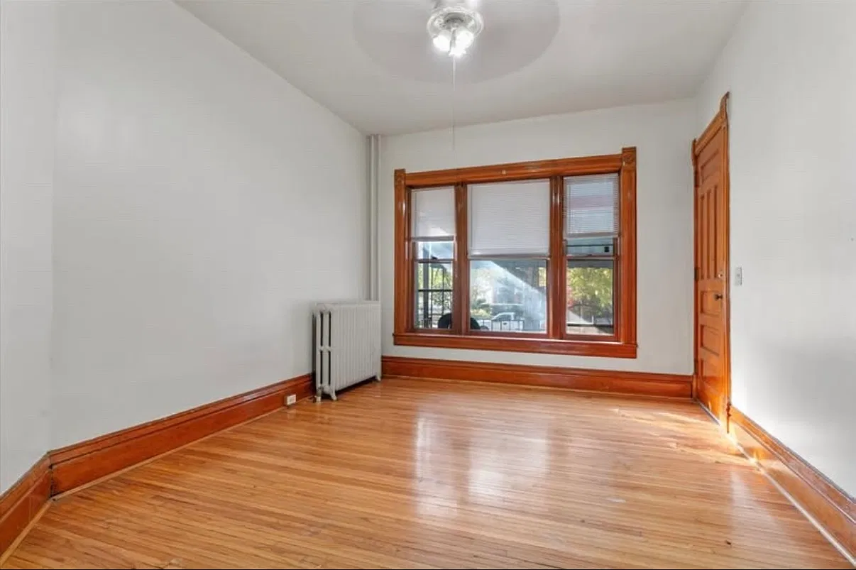 3 bed, $1,050 — Photo 4