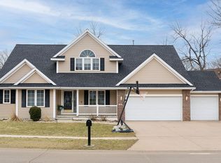 7029 Doubletree Rd NE, Cedar Rapids, IA 52402