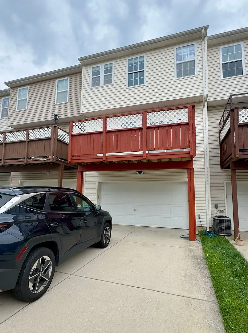 Charming 3BD/2BA/2 Half Bath Townhome with Garage in Aberdeen, MD! — Photo 2