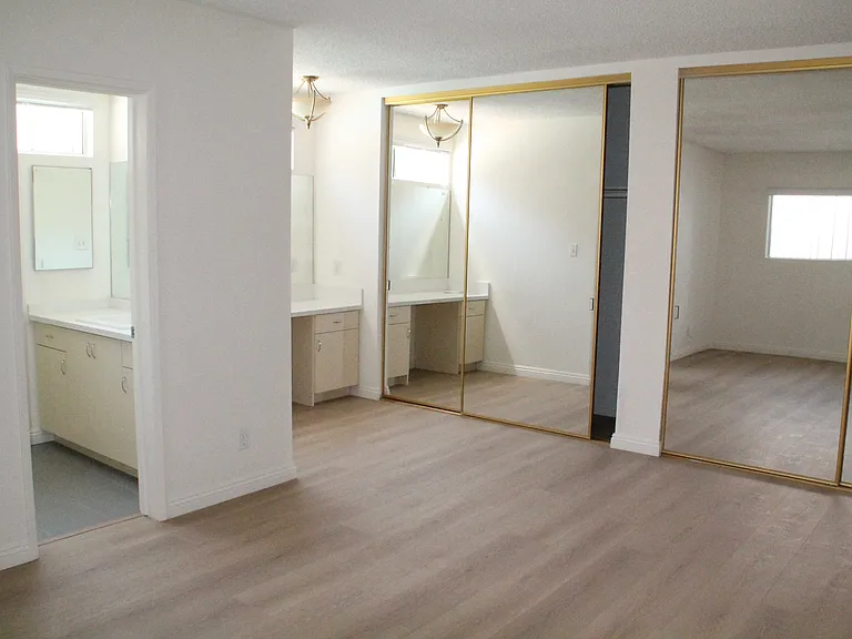 4487 Colbath Ave — Photo 7
