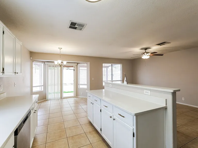 8745 W Tuckey Ln — Photo 9