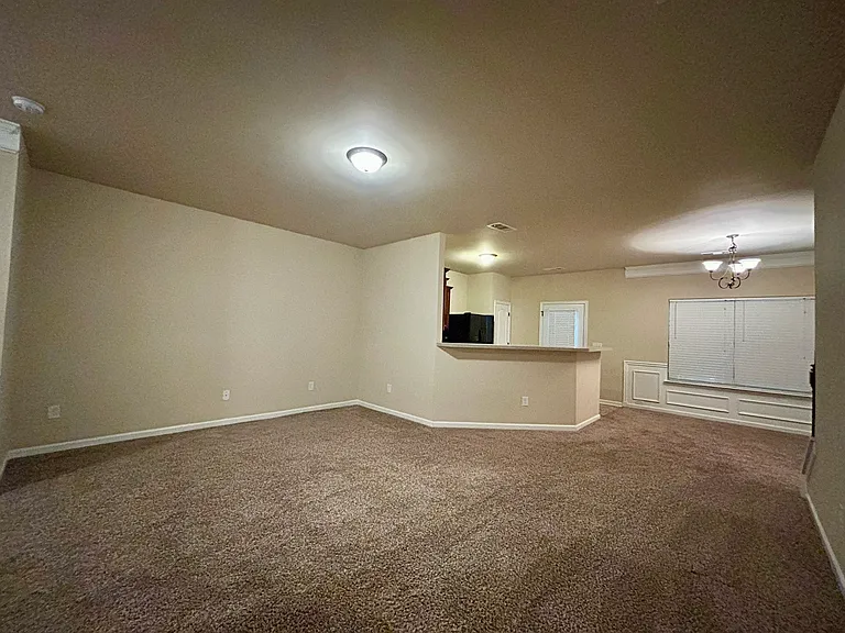 690 Oakside Pl — Photo 5