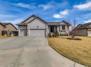 8816 N Ridgewood Ln, Valley Center, KS 67147