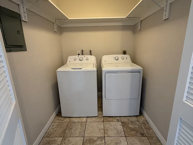 84 Kingswood Dr #5 — Photo 3