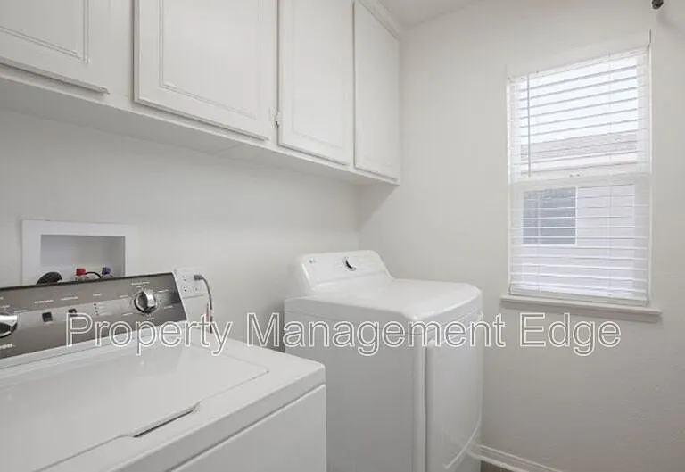 23536 Silverwood St — Photo 14