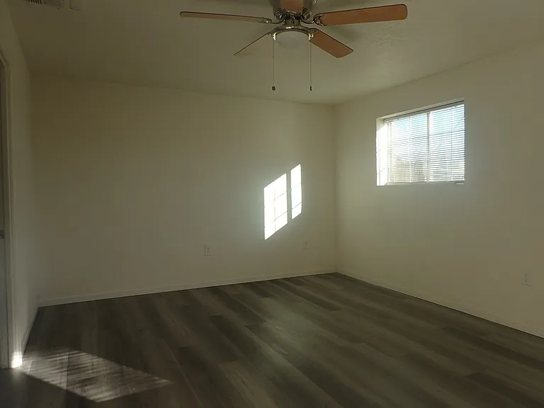 521 W Atkins Ave — Photo 2
