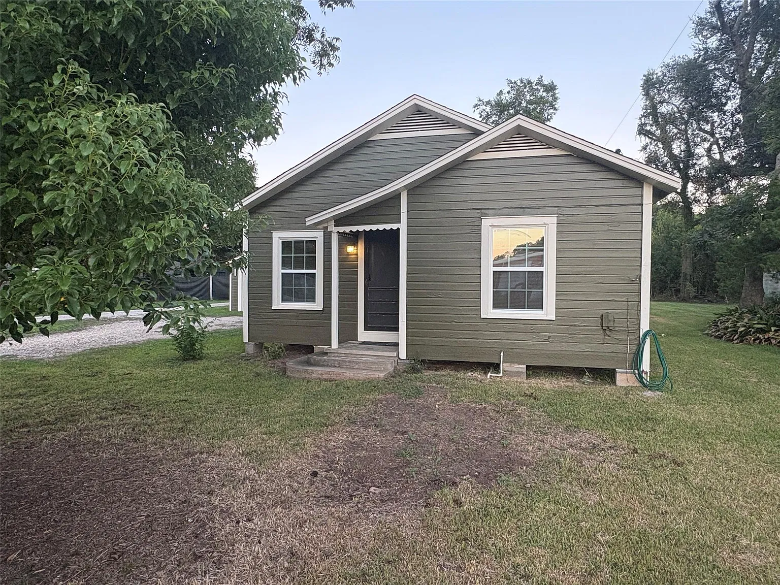 2 bed, 1.0 bath, 960 sqft, $1,250 — Photo 1