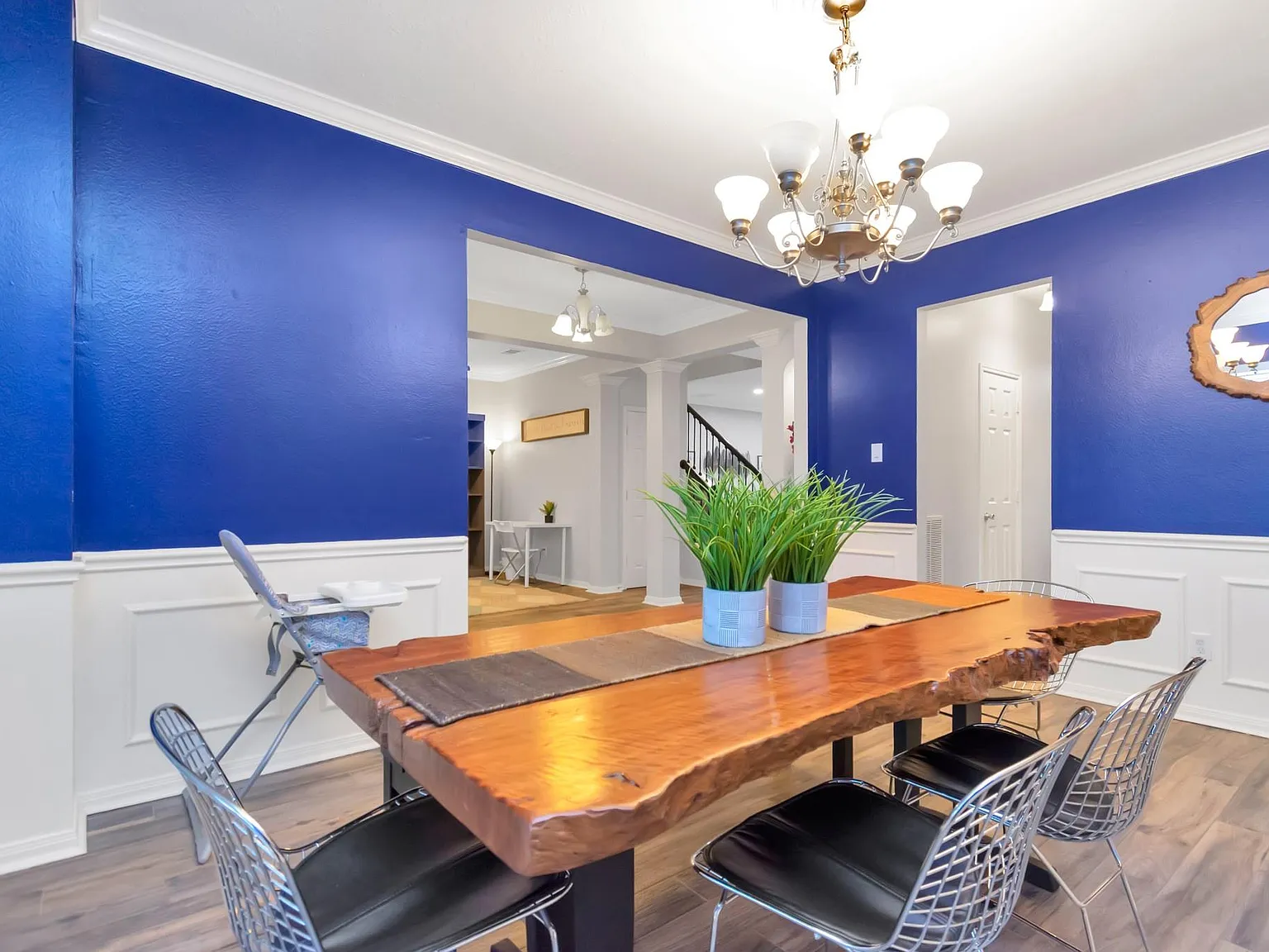7 bed, 2.5 bath, 3070 sqft, $6,000 — Photo 4