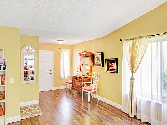 4th image of 1697 Salerno Cir