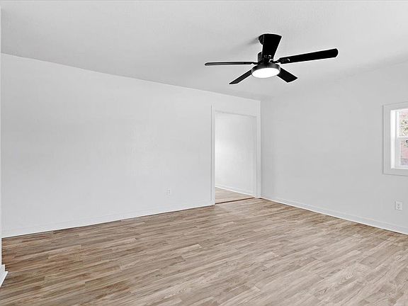 4th image of 505 W Dogwood St