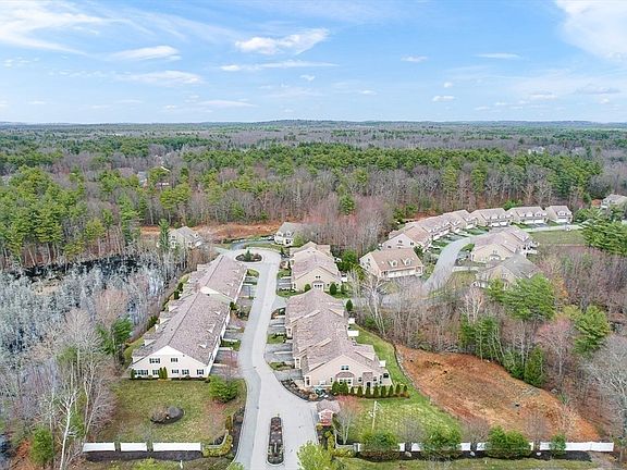 5th image of 10 White Cedar Dr #10