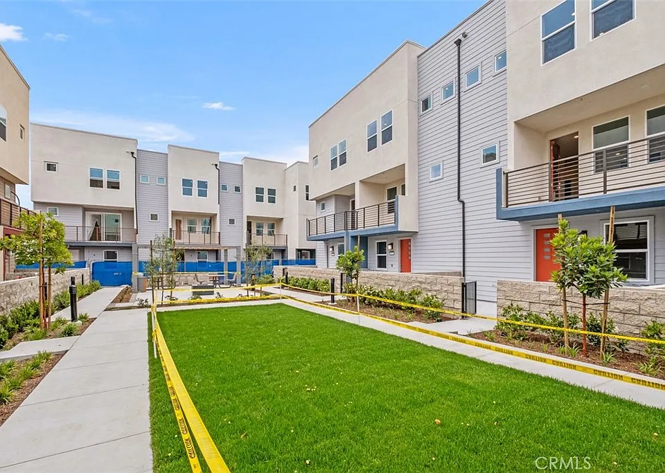 1637 W Lincoln Ave #102
