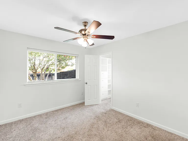 2600 Summertree Dr — Photo 18
