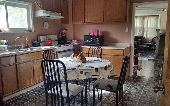 2nd image of 2059 N Mozart St