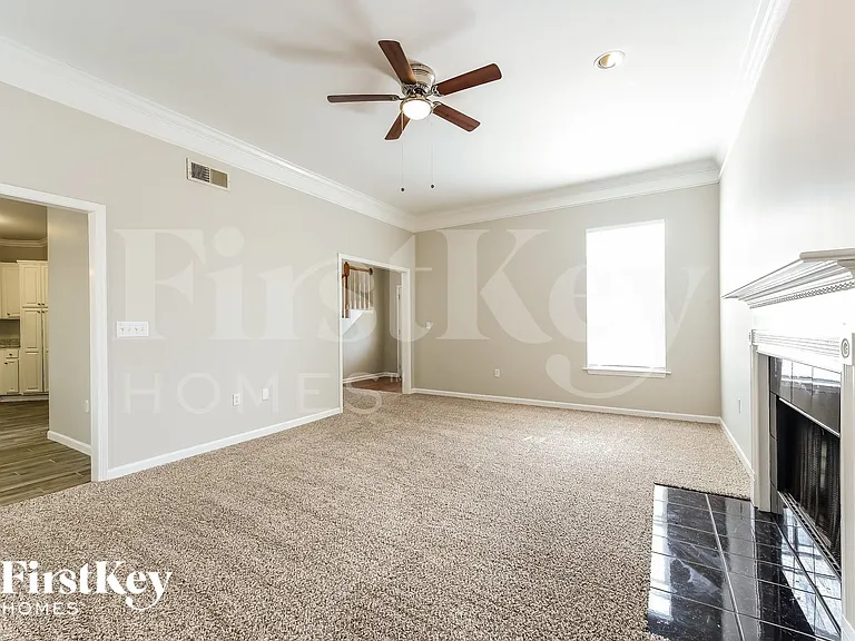 917 Jackson Cir — Photo 5