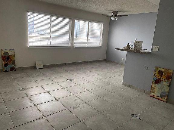 3rd image of 14149 Vanowen St #18