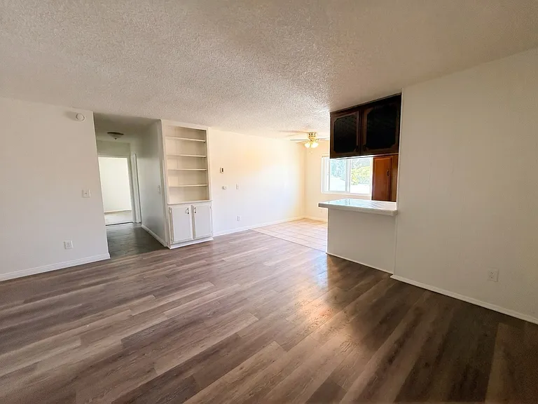 1033 Robinson Ave #14 — Photo 3