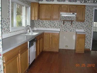 4th image of 348 Owosso Ave