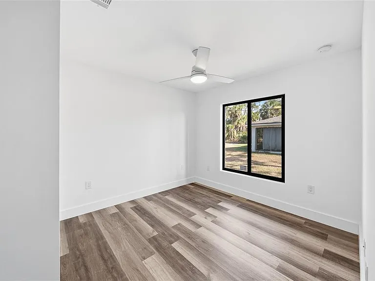 15468 Chamberlain Blvd — Photo 12