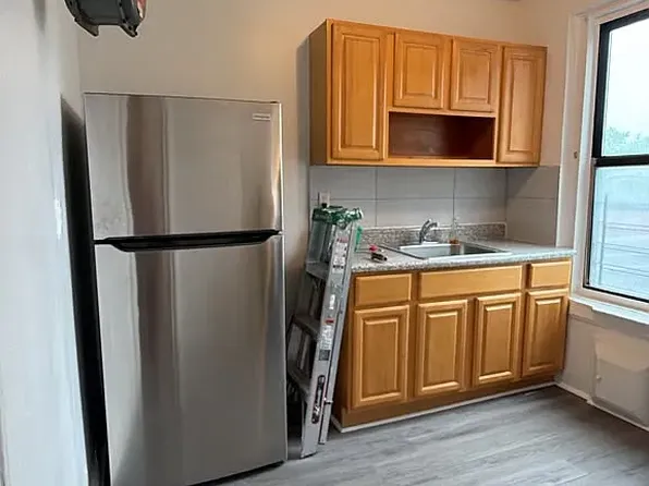 1 E 213th St #23A, Bronx, NY 10467