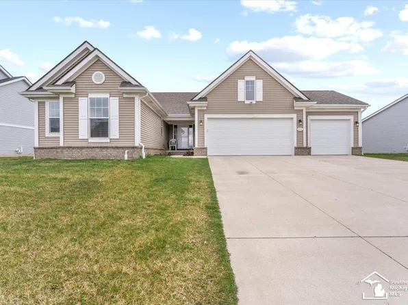 9090 Birch Pointe Dr, Newport, MI 48166