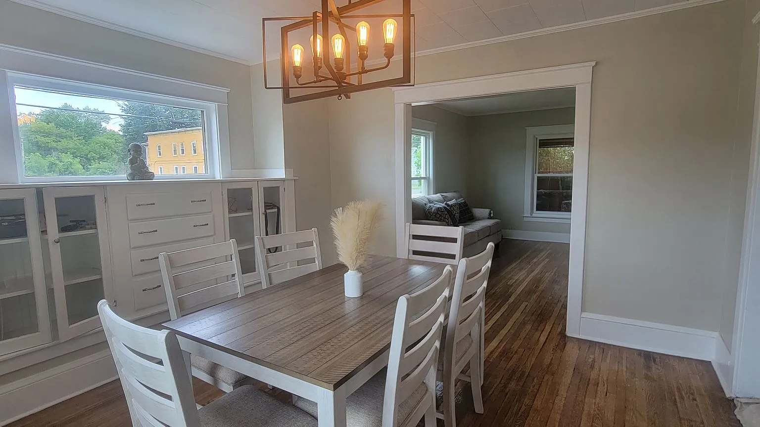 Heights 3br 1b 2 car garage with remote openers — Photo 4