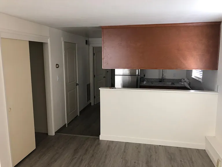 1330 Creekside Dr — Photo 3