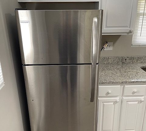 5th image of 447 Greenbay Ave #1