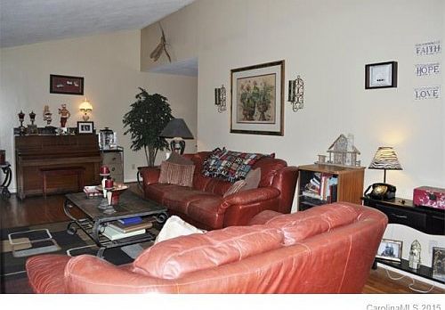 2nd image of 600 Deveron Pl NE