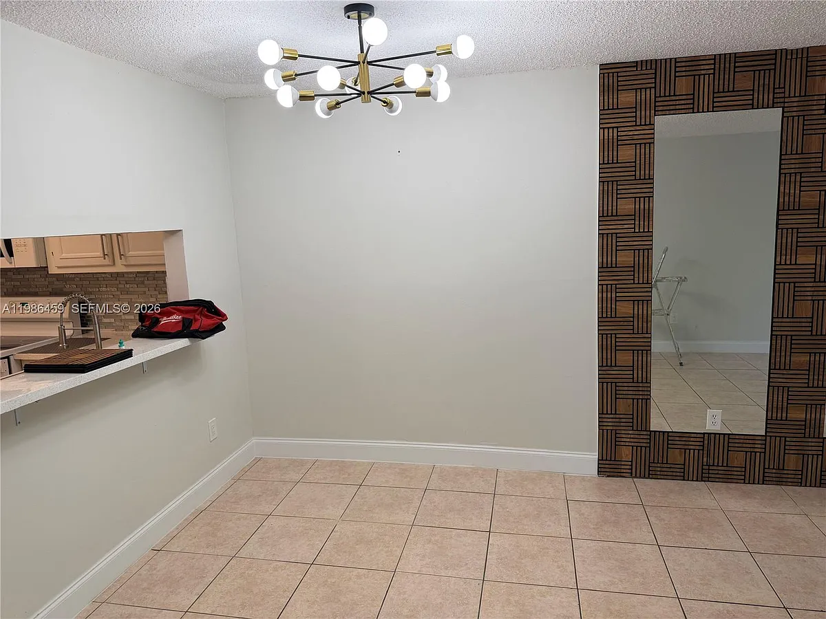 Building Photo - 13685 NE 10th Ave #210