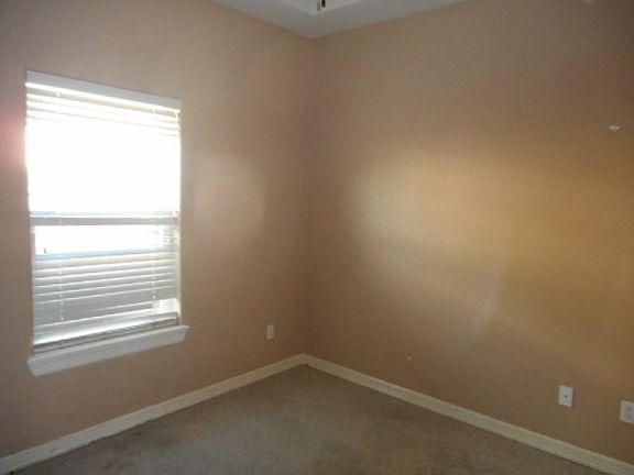 5th image of 5907 N 36th Ln
