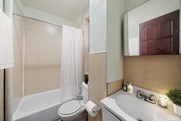 Rented by Vector New York, LLC | media 17