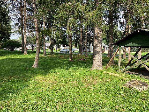 5th image of 1087 Maple Ave