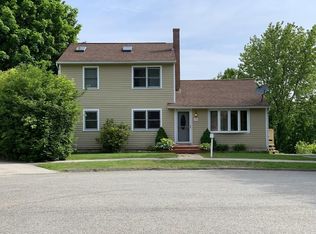 20 Bowling Green Ln, Worcester, MA 01602