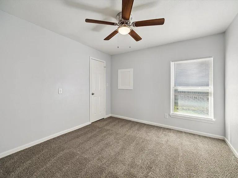 705 Westshire Dr — Photo 8