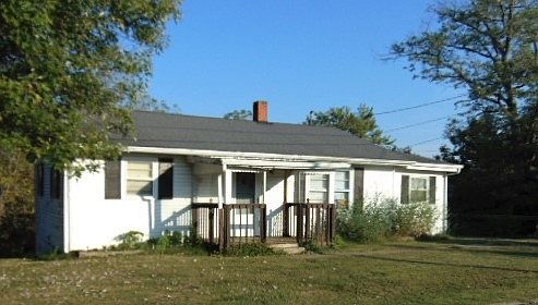 3rd image of 214 Beck St