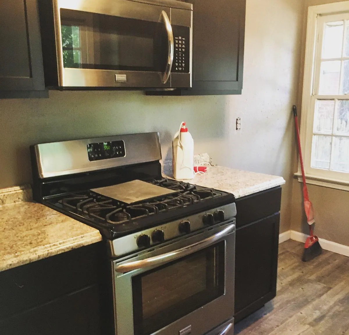 1413 Sheffield Rd — Photo 2