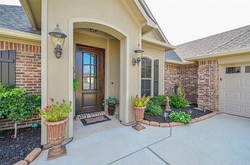 3rd image of 410 Blackwood Cir