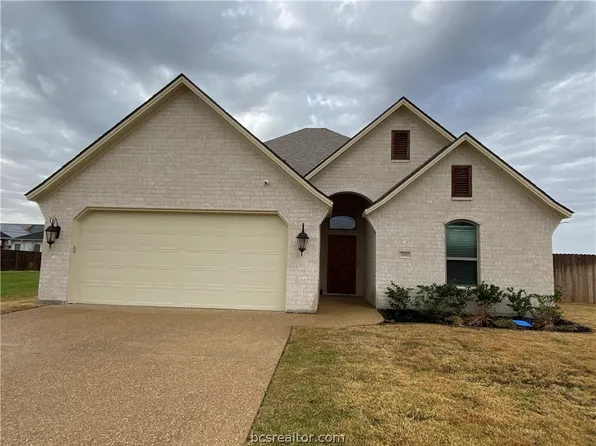 2917 Goldberg Dr, Bryan, TX 77808
