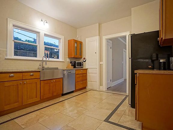 Large kitchen - brand new stove/oven will be installed prior to move in.