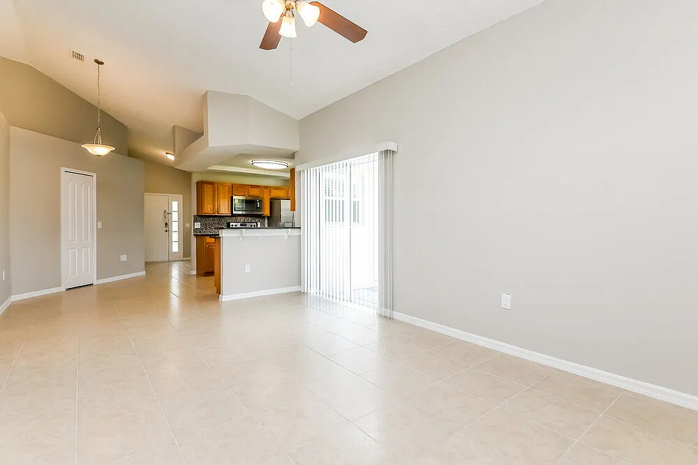 4 bed, 2.0 bath, 1802 sqft, $2,010 — Photo 4