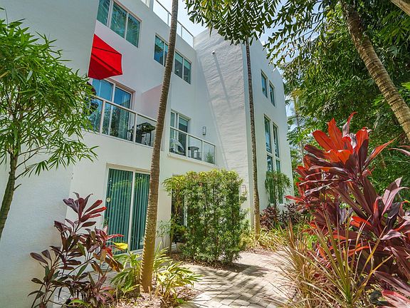 4th image of 793 NE 4th Avenue #793
