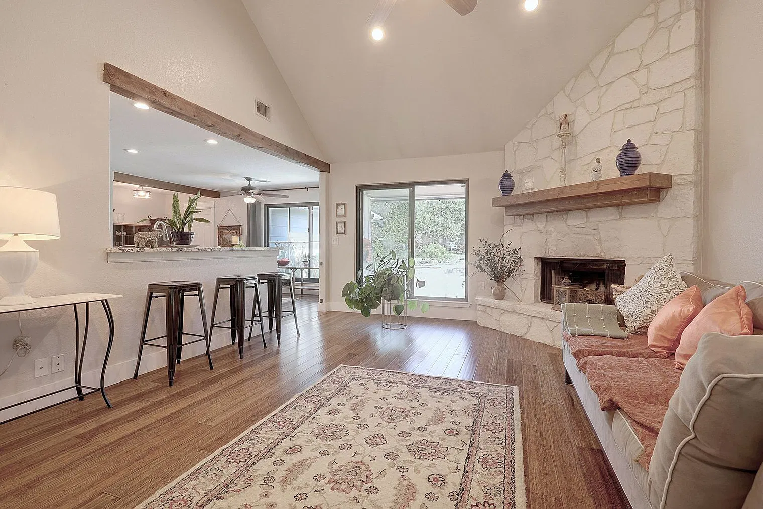 3 bed, 2.0 bath, 1797 sqft, $4,354 — Photo 3