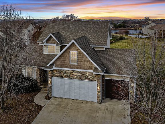 2nd image of 518 SW Springfield Dr