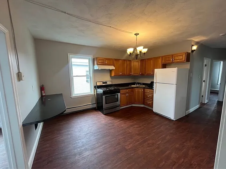 6 Dalton Pl #3 — Photo 4